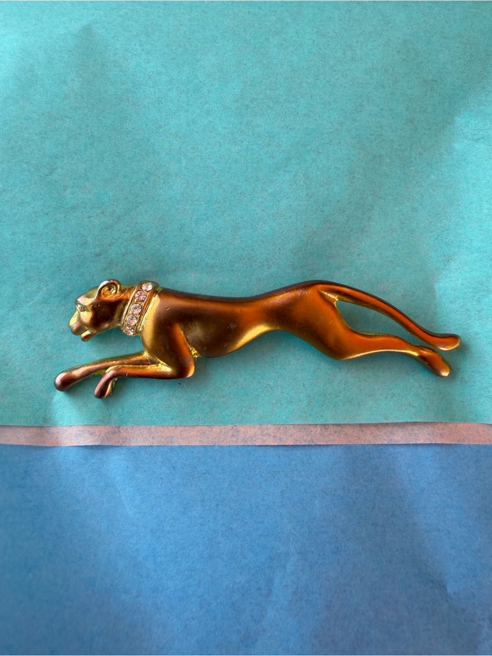 VTG gold tone panther big cat brooch with rhinestone collar & eye oil slick 80's